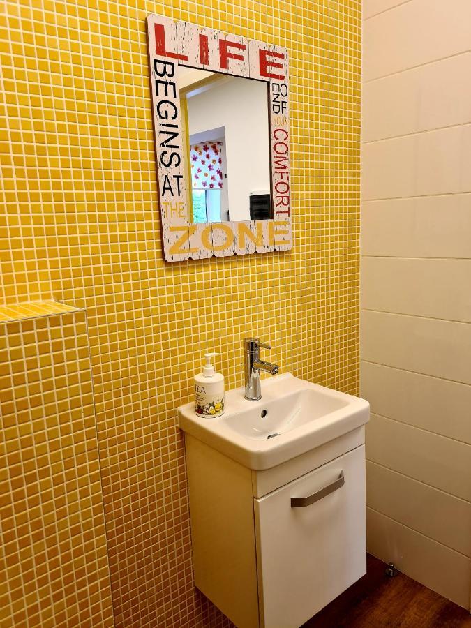 Railway Bed Hostel Каунас Екстериор снимка