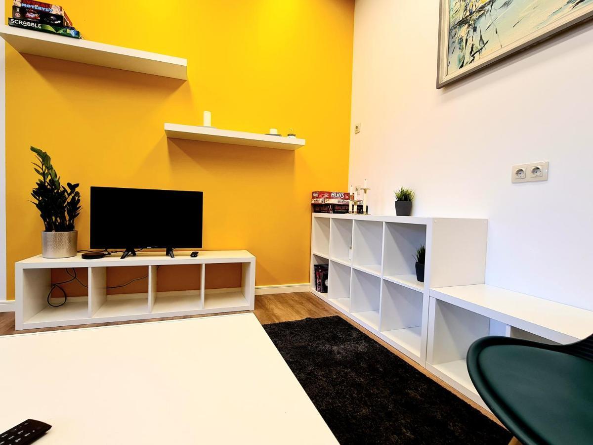 Railway Bed Hostel Каунас Екстериор снимка